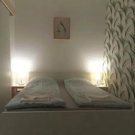 Erdei Apartment *